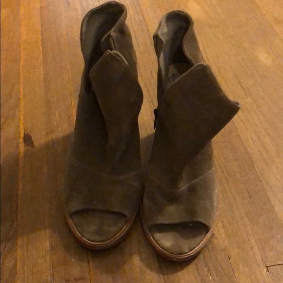 Shoes - Picture 2 of 2